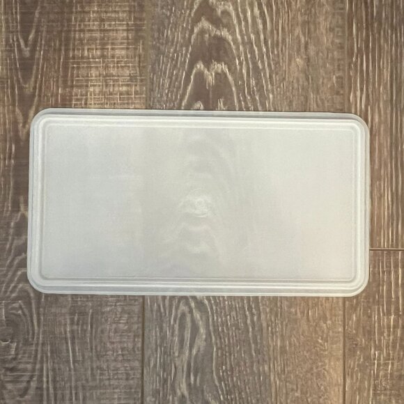 Tupperware Rectangular Container with Lid - Picture 9 of 10